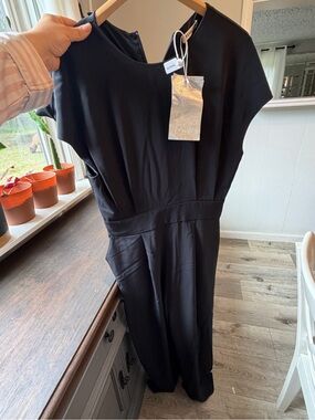 Fehaute Black pant romper with Cap Sleeves nwt